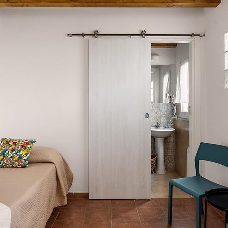 טראסיני Madre Terra Airport Rooms And Suites מראה חיצוני תמונה