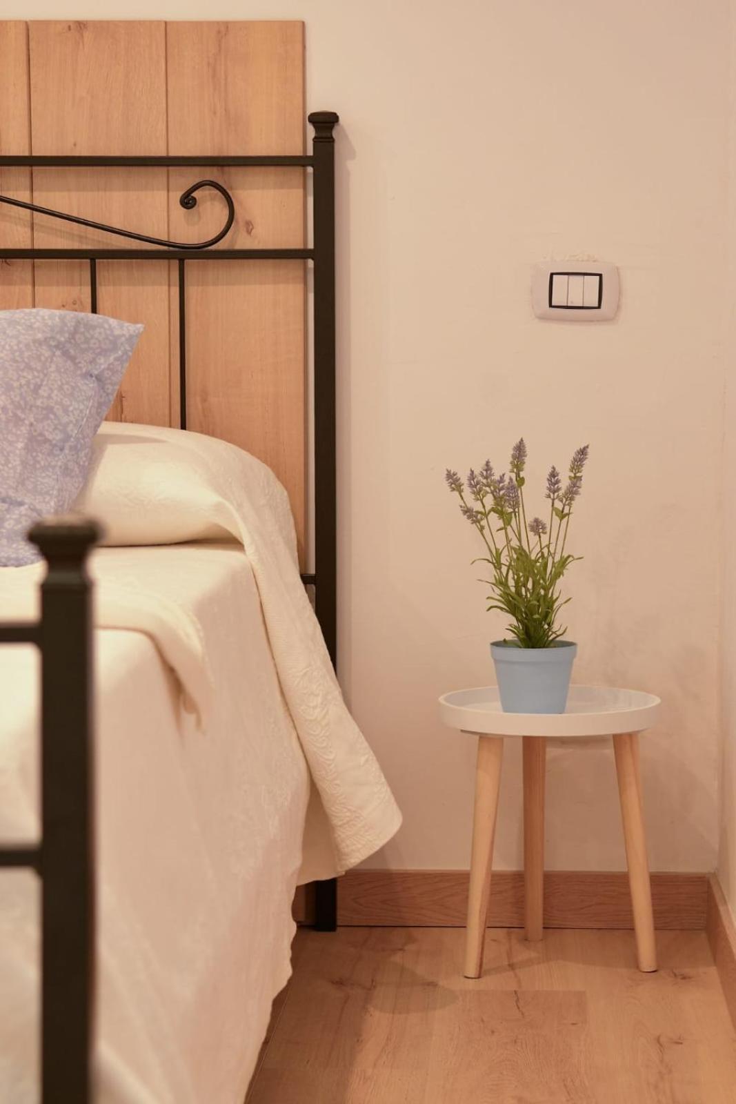 טראסיני Madre Terra Airport Rooms And Suites מראה חיצוני תמונה