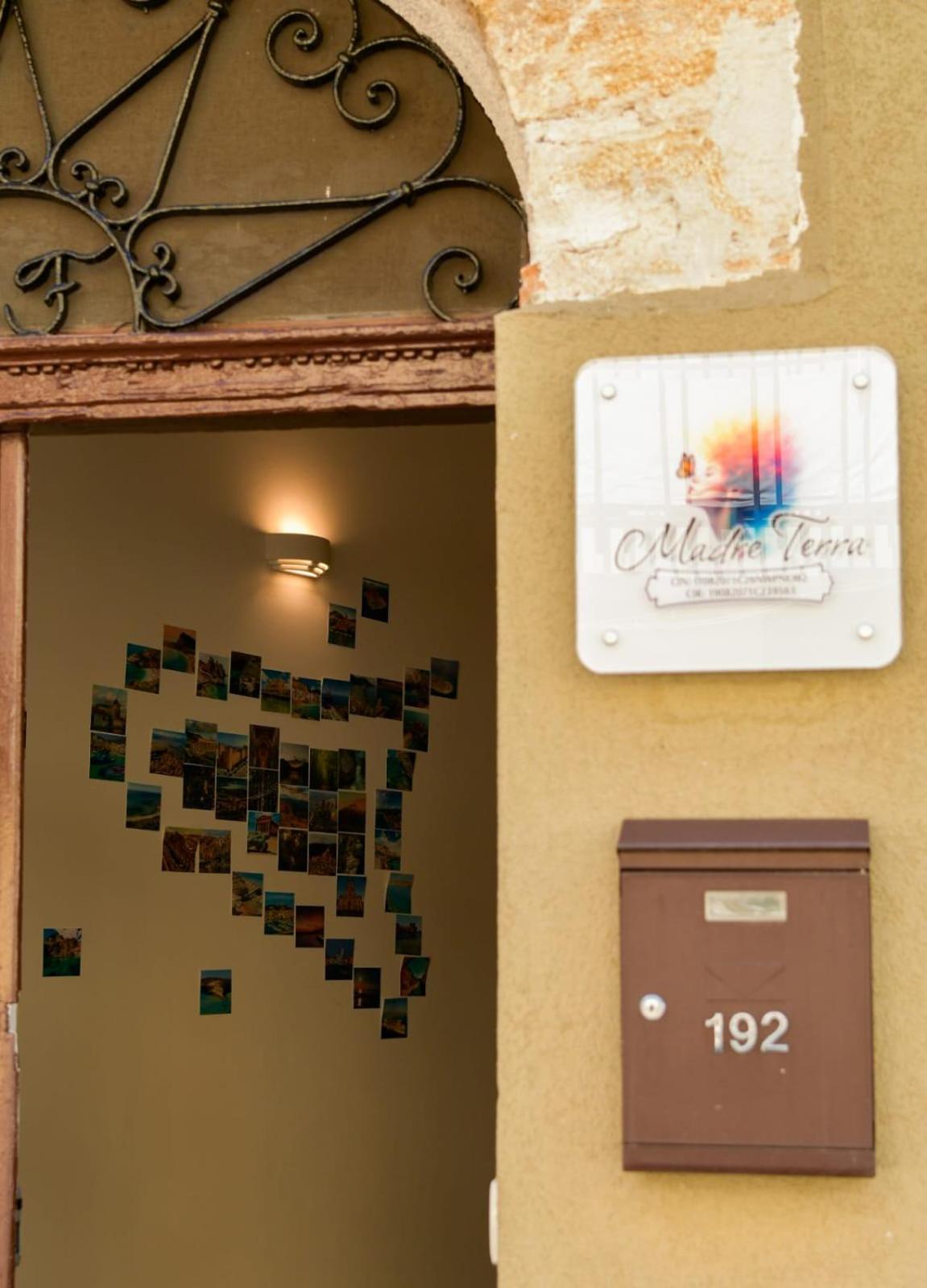 טראסיני Madre Terra Airport Rooms And Suites מראה חיצוני תמונה