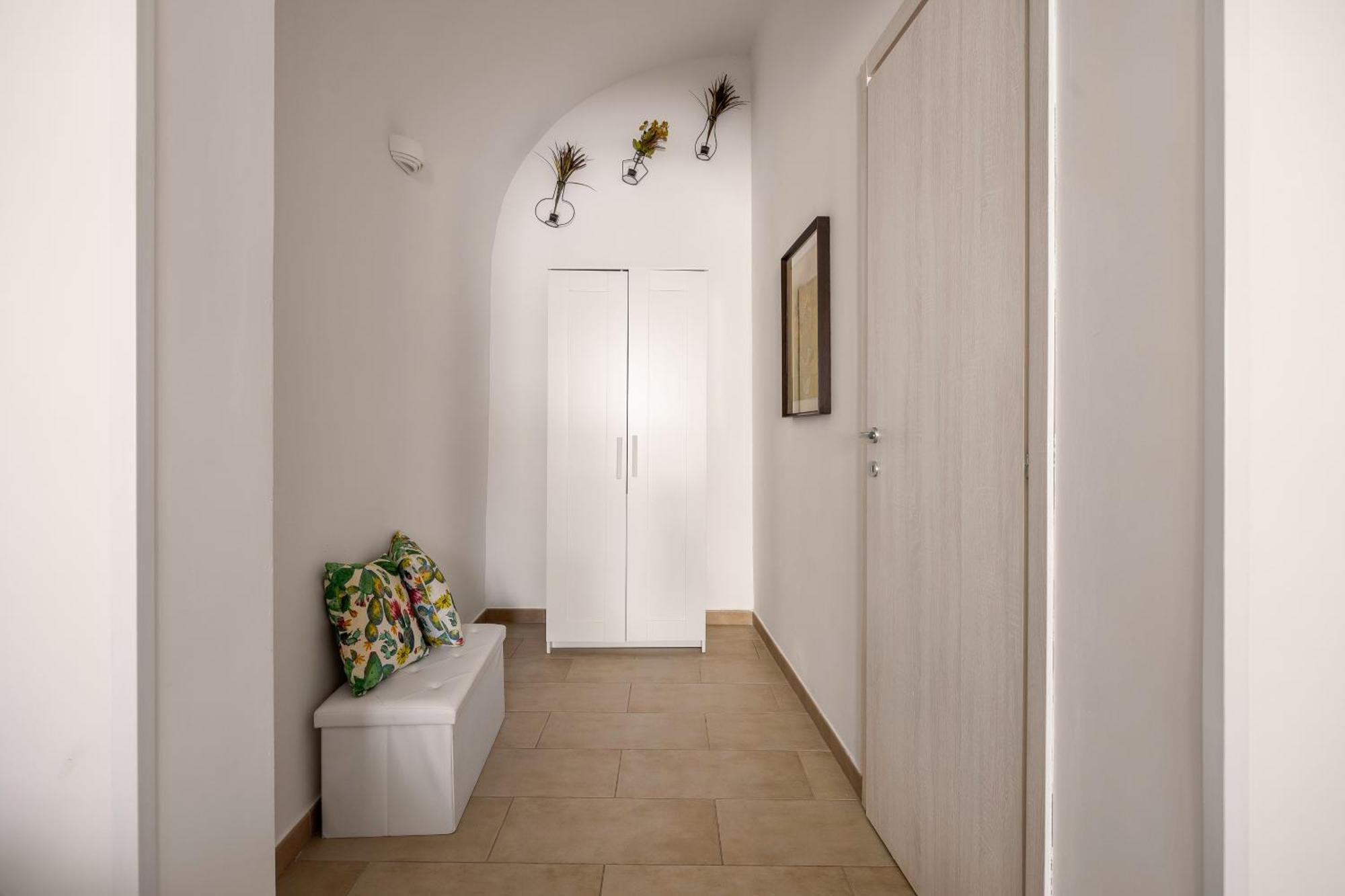 טראסיני Madre Terra Airport Rooms And Suites מראה חיצוני תמונה