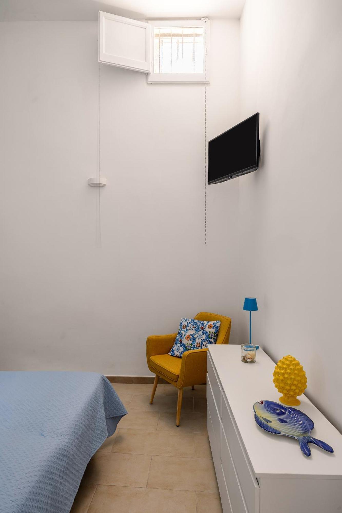 טראסיני Madre Terra Airport Rooms And Suites מראה חיצוני תמונה