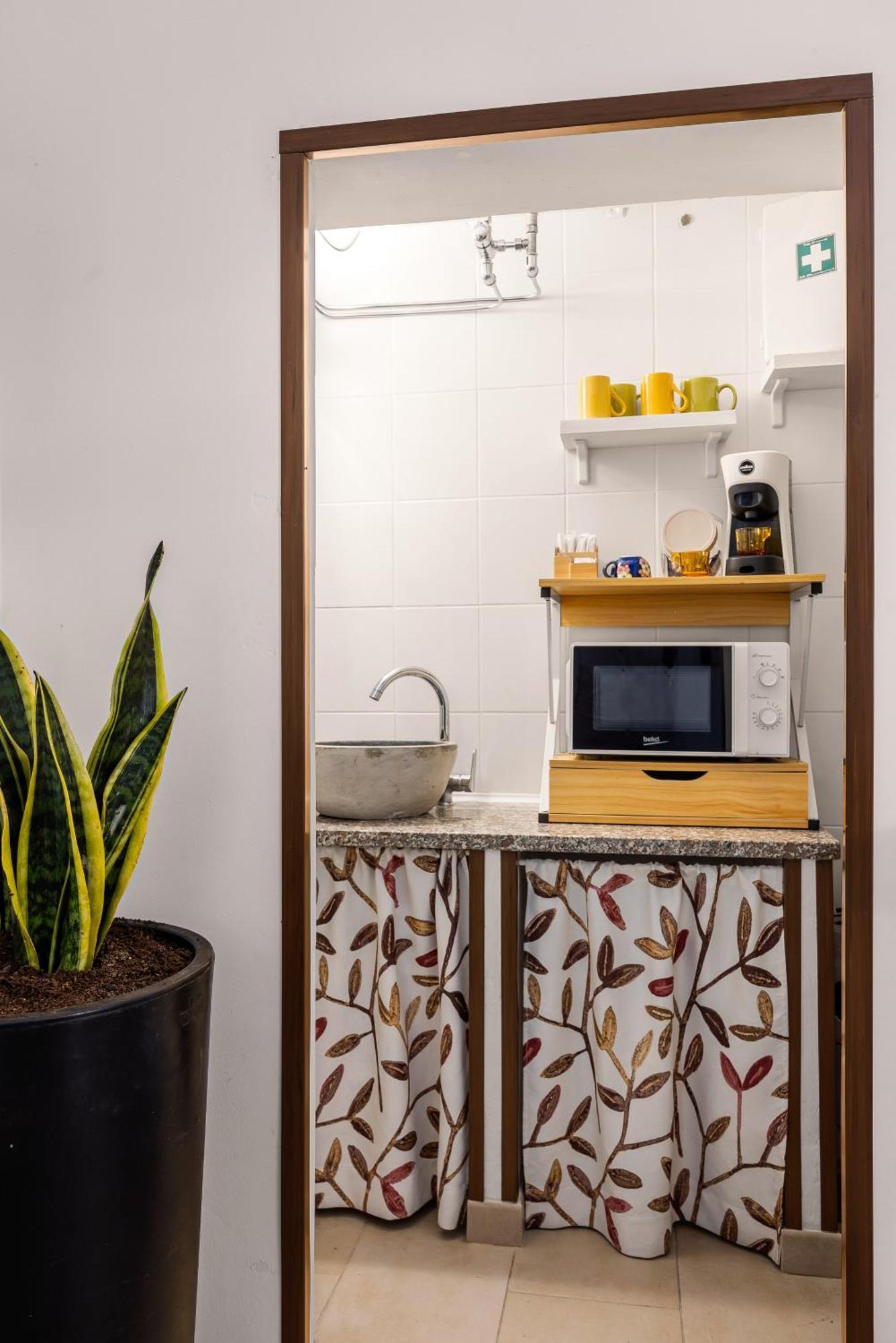 טראסיני Madre Terra Airport Rooms And Suites מראה חיצוני תמונה