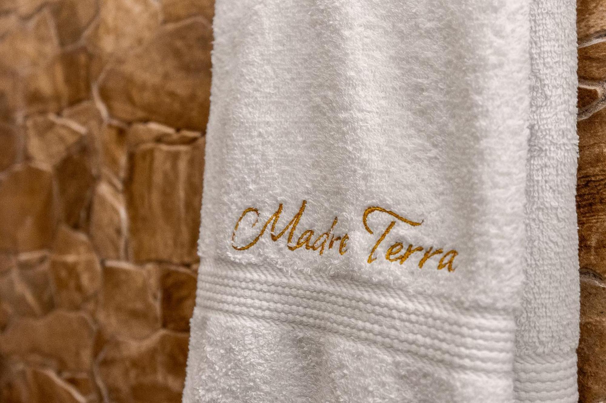 טראסיני Madre Terra Airport Rooms And Suites מראה חיצוני תמונה